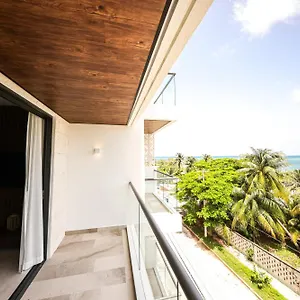 https://porto-blu.quintano-roohotels.com